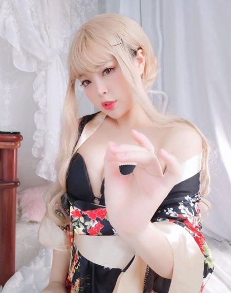 老头边吃奶边弄进去呻吟_超清完整在线观看